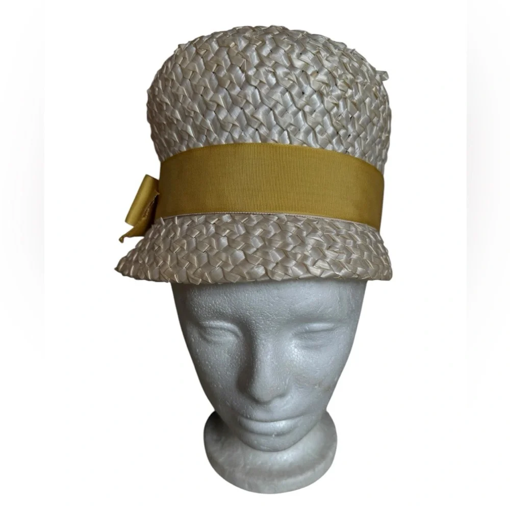 1960s Dale Kelly Woven Straw w/Yellow Ribbon & Matching Stick Pin Domed Cloche H - Picture 4 of 7